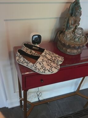 Toms Shoes 7.5us